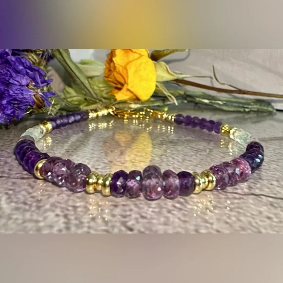 💎SALE💎✨COLOR CHANGING✨ONE OF A KIND✨
Alexandrite, Amethyst Gemstone Bracelet - Picture 3 of 8